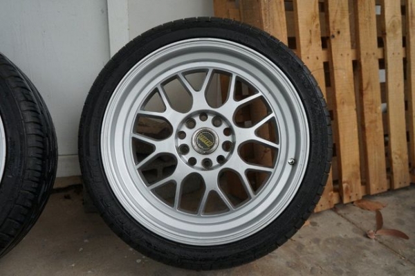 ล้อ 18x8 พร้อมยางปี 17 114,112