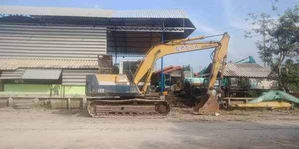 ขายจ้า..KOMATSU PC120-5รถเก่าในสภาพดี ไฟฟ้าตัด แทรคใหญ่ มีลายแย๊ก โทร 089-3818694 จ๊อย