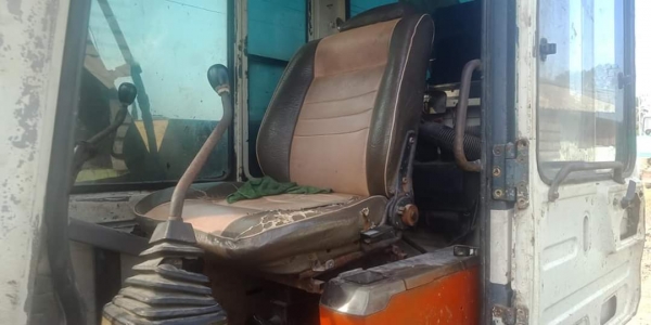 ขายจ้า..KOMATSU PC120-5รถเก่าในสภาพดี ไฟฟ้าตัด แทรคใหญ่ มีลายแย๊ก โทร 089-3818694 จ๊อย