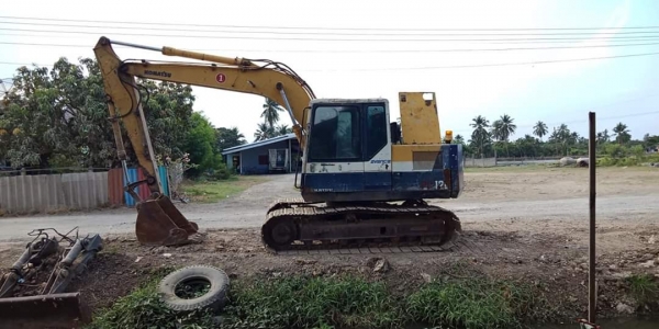 ขายจ้า..KOMATSU PC120-5รถเก่าในสภาพดี ไฟฟ้าตัด แทรคใหญ่ มีลายแย๊ก โทร 089-3818694 จ๊อย