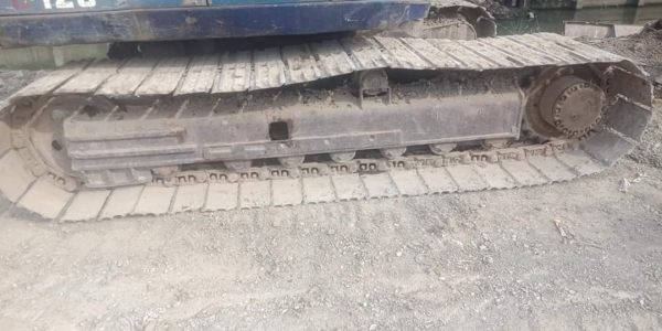 ขายจ้า..KOMATSU PC120-5รถเก่าในสภาพดี ไฟฟ้าตัด แทรคใหญ่ มีลายแย๊ก โทร 089-3818694 จ๊อย