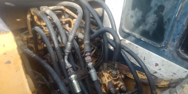 ขายจ้า..KOMATSU PC120-5รถเก่าในสภาพดี ไฟฟ้าตัด แทรคใหญ่ มีลายแย๊ก โทร 089-3818694 จ๊อย