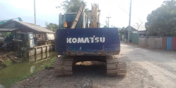 ขายจ้า..KOMATSU PC120-5รถเก่าในสภาพดี ไฟฟ้าตัด แทรคใหญ่ มีลายแย๊ก โทร 089-3818694 จ๊อย