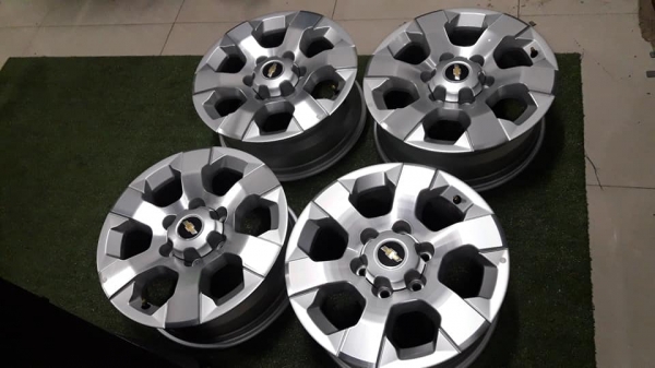 ขายล้อแม็กป้ายแดง trailblazer 17" ขายล้อแม็กป้ายแดง trailblazer 17"