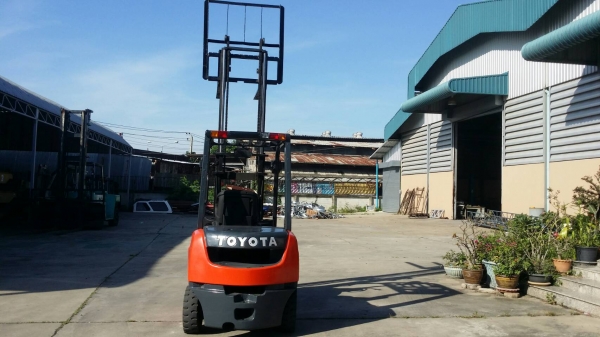 TOYOTA  2.5 ตัน รุ่น8  ดีเซล ออโต้ รถสวย นำเข้าญี่ปุ่นมือสอง ชมเครื่องจักร โฟล์คลิฟท์ รอก นับ1,000รายการจากญี่ปุ่นwww.paholgroup.com