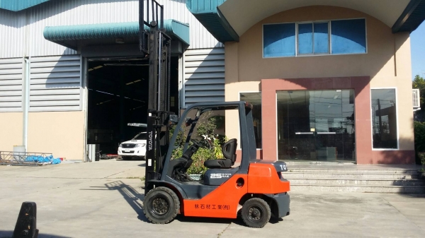 TOYOTA  2.5 ตัน รุ่น8  ดีเซล ออโต้ รถสวย นำเข้าญี่ปุ่นมือสอง ชมเครื่องจักร โฟล์คลิฟท์ รอก นับ1,000รายการจากญี่ปุ่นwww.paholgroup.com