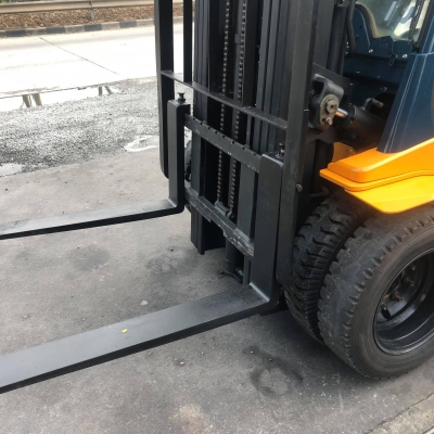 ขายรถโฟล์คลิฟท์ตักยางพารา ขายรถโฟล์คลิฟท์ตักยางพารา