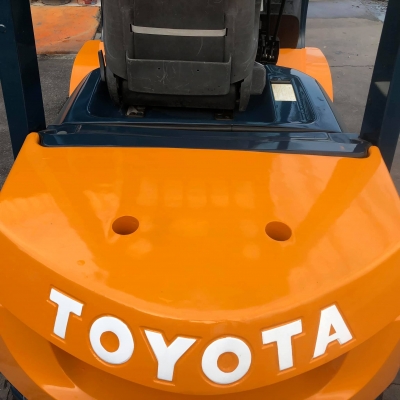 ขายรถโฟล์คลิฟท์ตักยางพารา ขายรถโฟล์คลิฟท์ตักยางพารา