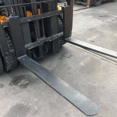 ขายรถโฟล์คลิฟท์ตักยางพารา ขายรถโฟล์คลิฟท์ตักยางพารา