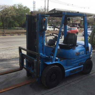 ขายรถโฟล์คลิฟท์ตักยางพารา ขายรถโฟล์คลิฟท์ตักยางพารา