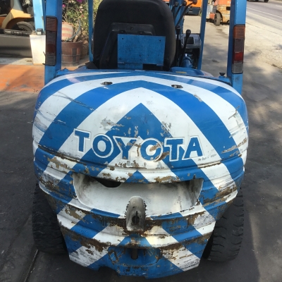 ขายรถโฟล์คลิฟท์ตักยางพารา ขายรถโฟล์คลิฟท์ตักยางพารา