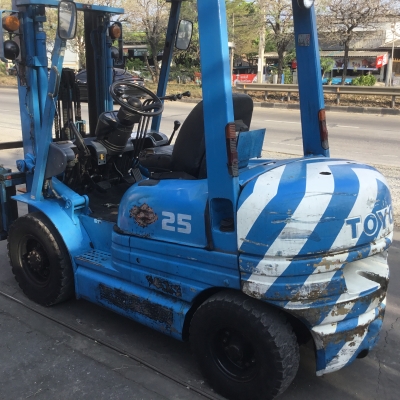 ขายรถโฟล์คลิฟท์ตักยางพารา ขายรถโฟล์คลิฟท์ตักยางพารา