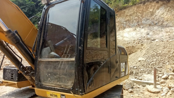 ขายรถแบคโฮ CAT 312 D2 ไมล์ 5700 ชม.ราคา 1500000