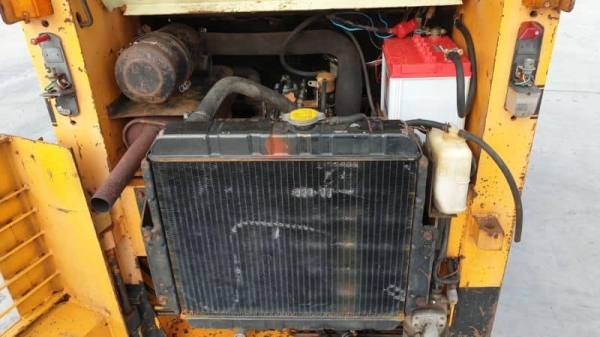 BOBCAT บ๊อบแคท รถตักล้อยาง ขนาดเล็ก จิ๋วแต่เจ๋งมาก (รถนอก นำเข้า ขายถูก) @135,000บาท.รถตักดีเซล ตักได้ 0.8คิว ขับ4ล้อ ยกสูง3เมตร  สีเดิมๆระบบทำงานดีทุกระบบเป็นรถนอกเพื่งนำเข้ามายังไม่เคยใช้งานในไทยเลยเครื่องดีเซล3สูบยันม่าปั้มแรงสถาพดีพร้อมใช้งานทำงานคองต