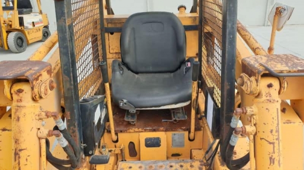 BOBCAT บ๊อบแคท รถตักล้อยาง ขนาดเล็ก จิ๋วแต่เจ๋งมาก (รถนอก นำเข้า ขายถูก) @135,000บาท.รถตักดีเซล ตักได้ 0.8คิว ขับ4ล้อ ยกสูง3เมตร  สีเดิมๆระบบทำงานดีทุกระบบเป็นรถนอกเพื่งนำเข้ามายังไม่เคยใช้งานในไทยเลยเครื่องดีเซล3สูบยันม่าปั้มแรงสถาพดีพร้อมใช้งานทำงานคองต