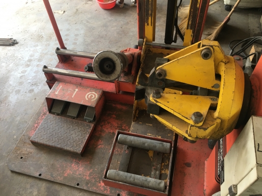 ขายเครื่องถอดยางรถบรรทุก เก่าญี่ปุ่น ไม่ต้องออกแรงงัด ถอดยางใส่ยางขอบไม่เสีย ยางไม่ฉีกขาด ทำงานไว