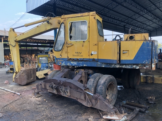 ขายแมคโค ล้อยาง2เพลา KOMATSU PW100-1