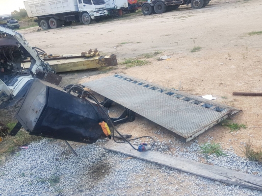 ลิฟต์ท้ายตู้ รถ 6 ล้อ