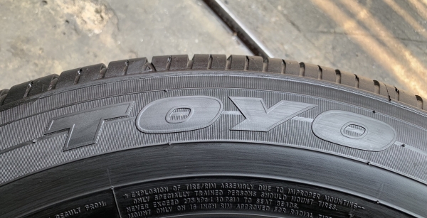ยางป้ายแดง 205-60-16 TOYO ปี 18 เต็มๆ มีตุ่มลาง ยางป้ายแดง 205-60-16 TOYO ปี 18 เต็มๆ มีตุ่มลาง