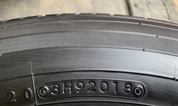 ยางป้ายแดง 205-60-16 TOYO ปี 18 เต็มๆ มีตุ่มลาง ยางป้ายแดง 205-60-16 TOYO ปี 18 เต็มๆ มีตุ่มลาง
