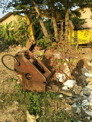 ขายรถแบคโฮ KOMATSU PC130-6 บุ้งกี๋พร้อมหัวกระแทก ราคา 950000 ขายรถแบคโฮ KOMATSU PC130-6 บุ้งกี๋พร้อมหัวกระแทก ราคา 950000