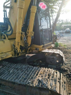 ขายรถแบคโฮ KOMATSU PC130-6 บุ้งกี๋พร้อมหัวกระแทก ราคา 950000 ขายรถแบคโฮ KOMATSU PC130-6 บุ้งกี๋พร้อมหัวกระแทก ราคา 950000