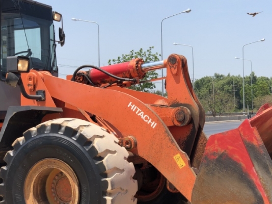 ขายรถตักล้อยาง HITACHI LX230-7 (TCM L40-3) ปี 2005 นำเข้าเองจากญี่ปุ่น สภาพสวยพร้อมใช้ มีVDOการทำงานครับ