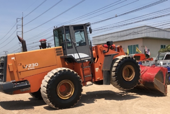 ขายรถตักล้อยาง HITACHI LX230-7 (TCM L40-3) ปี 2005 นำเข้าเองจากญี่ปุ่น สภาพสวยพร้อมใช้ มีVDOการทำงานครับ