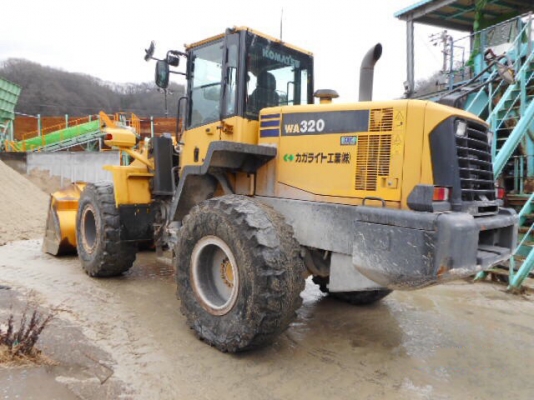 ขายรถตักล้อยาง KOMATSU WA320-6 ปี 2013 นำเข้าเองจากญี่ปุ่น สภาพสวยพร้อมใช้ ถึงเร็วๆนี้ครับ