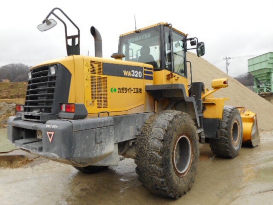ขายรถตักล้อยาง KOMATSU WA320-6 ปี 2013 นำเข้าเองจากญี่ปุ่น สภาพสวยพร้อมใช้ ถึงเร็วๆนี้ครับ