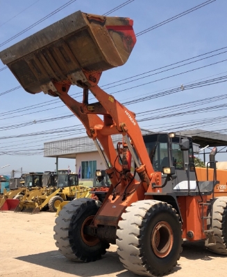 ขายรถตักล้อยาง HITACHI LX230-7 (TCM L40-3) ปี 2005 นำเข้าเองจากญี่ปุ่น สภาพสวยพร้อมใช้ มีVDOการทำงานครับ