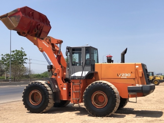 ขายรถตักล้อยาง HITACHI LX230-7 (TCM L40-3) ปี 2005 นำเข้าเองจากญี่ปุ่น สภาพสวยพร้อมใช้ มีVDOการทำงานครับ