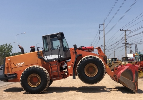 ขายรถตักล้อยาง HITACHI LX230-7 (TCM L40-3) ปี 2005 นำเข้าเองจากญี่ปุ่น สภาพสวยพร้อมใช้ มีVDOการทำงานครับ