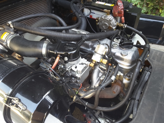 2.5 ตันเสา 3 ตอนยกสูง 4.3 เมตรฟลูฟรีติดตั้งงาเทเกียร์ออโต้เครื่องนิสสันK21  0813535948