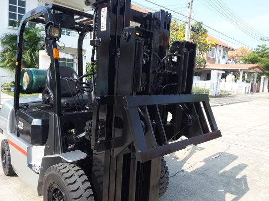 2.5 ตันเสา 3 ตอนยกสูง 4.3 เมตรฟลูฟรีติดตั้งงาเทเกียร์ออโต้เครื่องนิสสันK21  0813535948