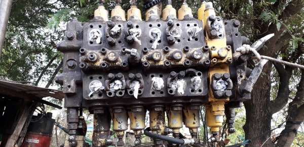 ขายครับอะไหล่แม็กโค โคมัสสุ PC200-6 มี แพรคอนโทน โป๊ะสวิง ล้อนำ