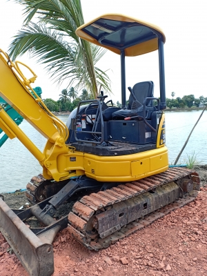 ขายจ้า..KOMATSU PC30MR-2 เก่านอกแท้  มีลายแย๊ก ปลายยาวพิเศษ ใช้งานมาน้อย โทร 089-3818694จ๊อย