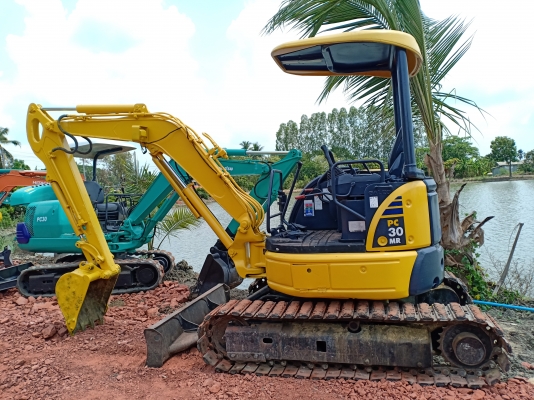 ขายจ้า..KOMATSU PC30MR-2 เก่านอกแท้  มีลายแย๊ก ปลายยาวพิเศษ ใช้งานมาน้อย โทร 089-3818694จ๊อย