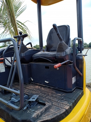 ขายจ้า..KOMATSU PC30MR-2 เก่านอกแท้  มีลายแย๊ก ปลายยาวพิเศษ ใช้งานมาน้อย โทร 089-3818694จ๊อย