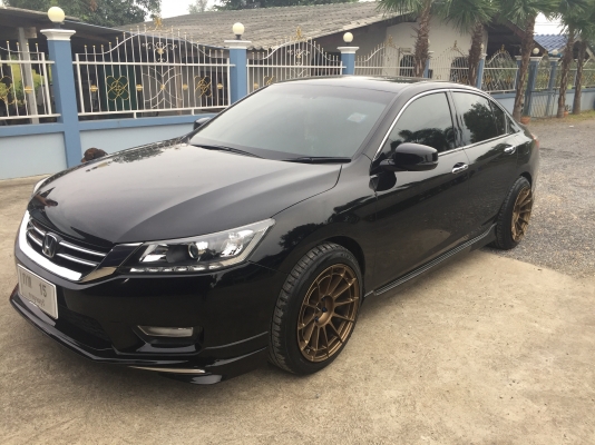 ขายแม๊กขอบ 18 พร้อมยางFalken ปลายปี 17สภาพเหมือนใหม่