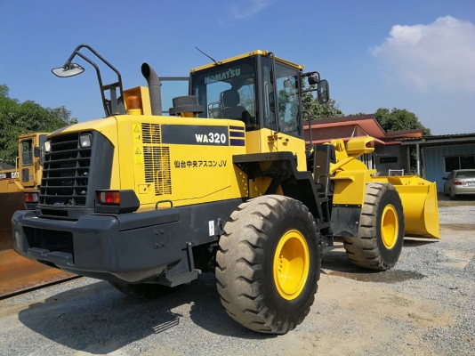 ขายถูก KOMATSU WA320-6 สภาพสวย นำเข้าจากญี่ปุ่น โทร.090-986-2521 อ๊อบ
