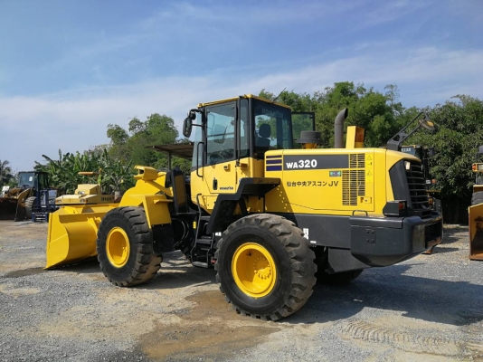 ขายถูก KOMATSU WA320-6 สภาพสวย นำเข้าจากญี่ปุ่น โทร.090-986-2521 อ๊อบ
