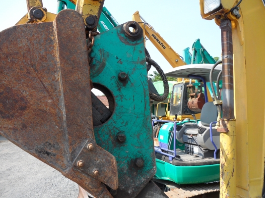 PC30MR-2+หัวเจาะ KOMATSU (รถนอก นำเข้า ขายถูก)ขายพร้อมหัวเจาะ @645,000บาท เป็นรถนอกเพื่งนำเข้ามายังไม่เคยใช้งานในไทย ปั้มแรงสถาพดีพร้อมใช้งาน รถขายตามสภาพ เอกสารอินวอยสนใจคลิ๊ก ☎ 081-989-1989 หรั่งครับ