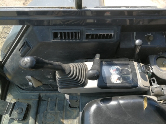 ราคาพิเศษ KOMATSU PC 30MR-3 นำเข้าจากญี่ปุ่นโดยตรง ชั่วโมงทำงานน้อย พร้อมตู้เก๋งสวยๆ โทร.090-986-2521 อ๊อบ