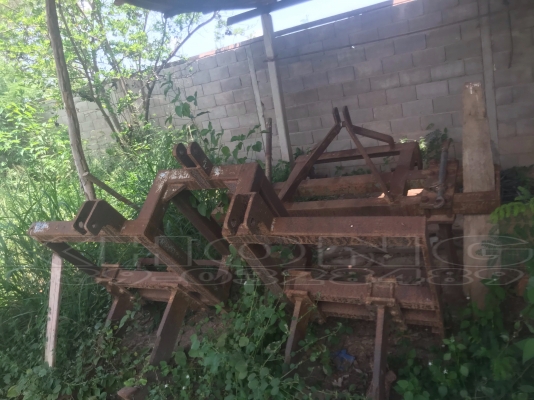 ขายด่วน อุปกรณ์ทำไร่  ใส่รถไถ ford มีริฟเปอร์ ใส่ปุ่ย ริฟเปอรชักร่อง ระเบิดดิน หัวหมู งาตักอ้อยมีหลายรายการ  ขายราคาคุยกันได้คับ