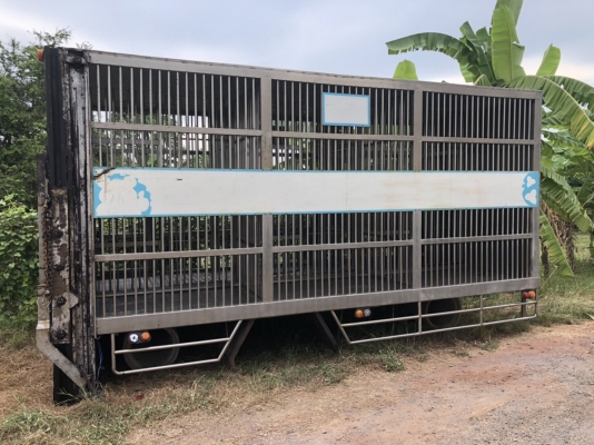 กรงหมู 2 ชั้น ยาว 5.1 ม. กว้าง 2.3 ม. สูง 2.2 ม. คัสซี 85 ซม. โทร 081-4252943