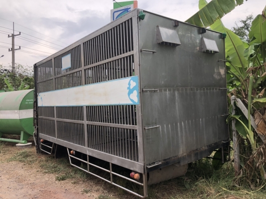 กรงหมู 2 ชั้น ยาว 5.1 ม. กว้าง 2.3 ม. สูง 2.2 ม. คัสซี 85 ซม. โทร 081-4252943