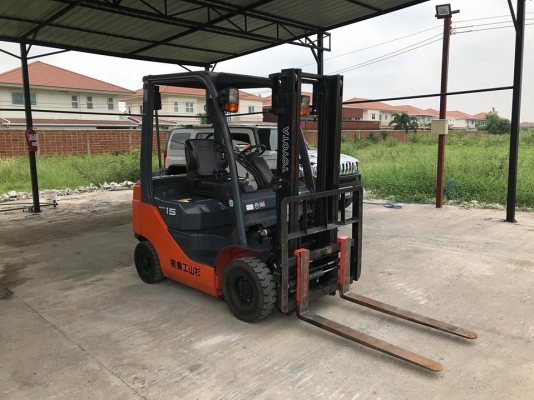 ขายถูกมาก Toyota 8FG15 รุ่นใหม่ รถนำเข้าจากญี่ปุ่น ไม่เคยใช้งานในไทย ยก1.5ตัน เสา3เมตร เครื่องยนตร์เบนซิล เกียร์ธรรมดา