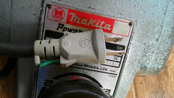 กบไฟฟ้า MAKITA 1804 N (Mแดง) สภาพสวยๆเลย กบไฟฟ้า MAKITA 1804 N (Mแดง) สภาพสวยๆเลย