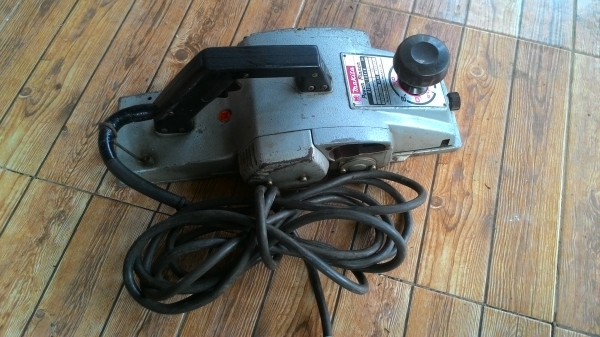 กบไฟฟ้า MAKITA 1804 N (Mแดง) สภาพสวยๆเลย กบไฟฟ้า MAKITA 1804 N (Mแดง) สภาพสวยๆเลย